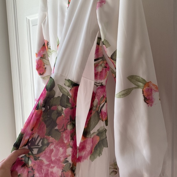 Dainty Jewell’s Floral Dress - Picture 4 of 6